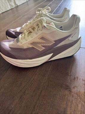 New Balance Rebel V5 Wide Size 7
